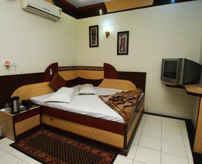 Hotel Shiv Palace Nova Deli Quarto foto