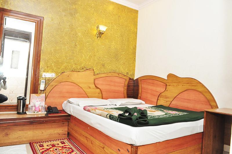 Hotel Shiv Palace Nova Deli Quarto foto
